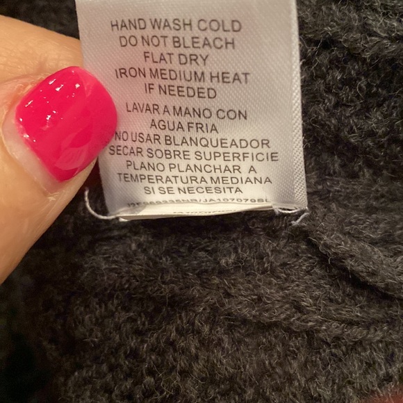 Beautiful charcoal gray, oversized cable knit sweater - Picture 6 of 6